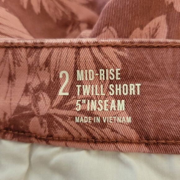 Ana Burgandy Tropical Mid-Rise Shorts (Size 2) - Picture 4 of 6